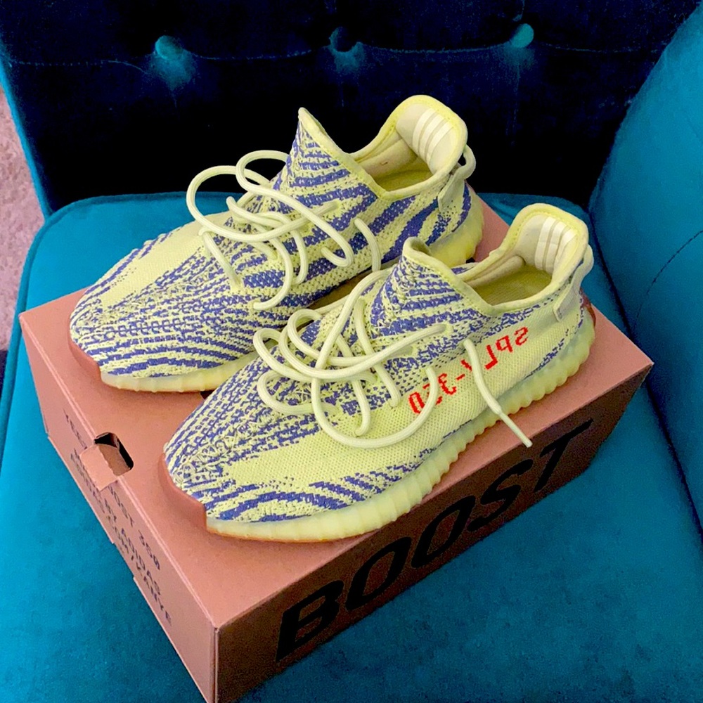 New w/o tags with box men’s size 9.5 Yeezy